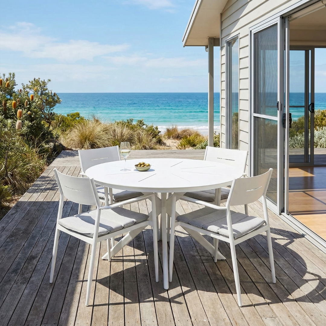 Sleek Round Table and 4 Cottesloe Chairs - White